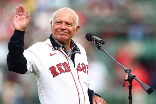 Hall of Famer Joe Castiglione says goodbye to Red Sox nation