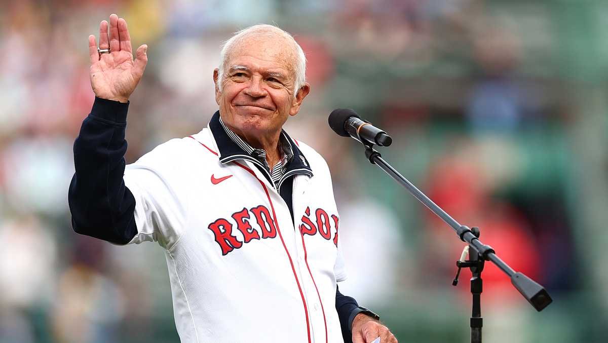 Hall of Famer Joe Castiglione says goodbye to Red Sox nation