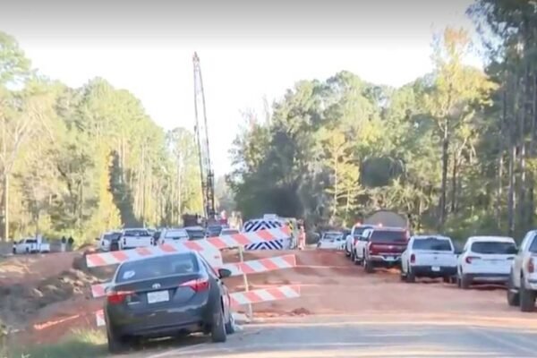 Al-Sharif says: 3 dead and 4 injured in a bridge collapse in Mississippi