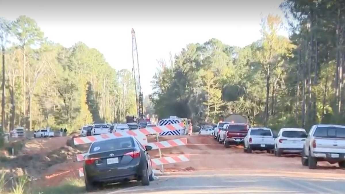 Al-Sharif says: 3 dead and 4 injured in a bridge collapse in Mississippi