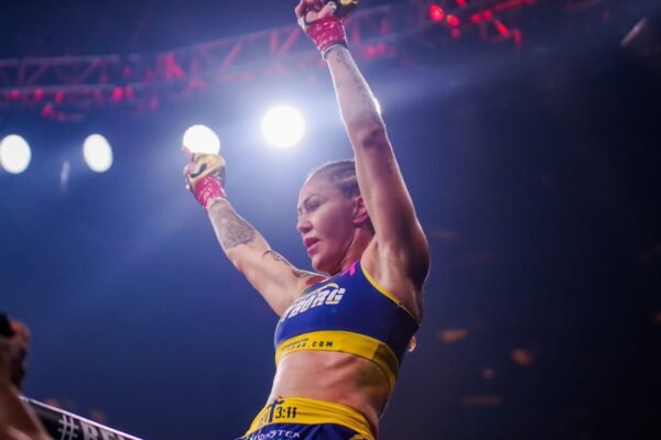 Cris Cyborg defeats Larissa Pacheco by decision to win the UFC featherweight title | News, scores, highlights, stats, and rumors