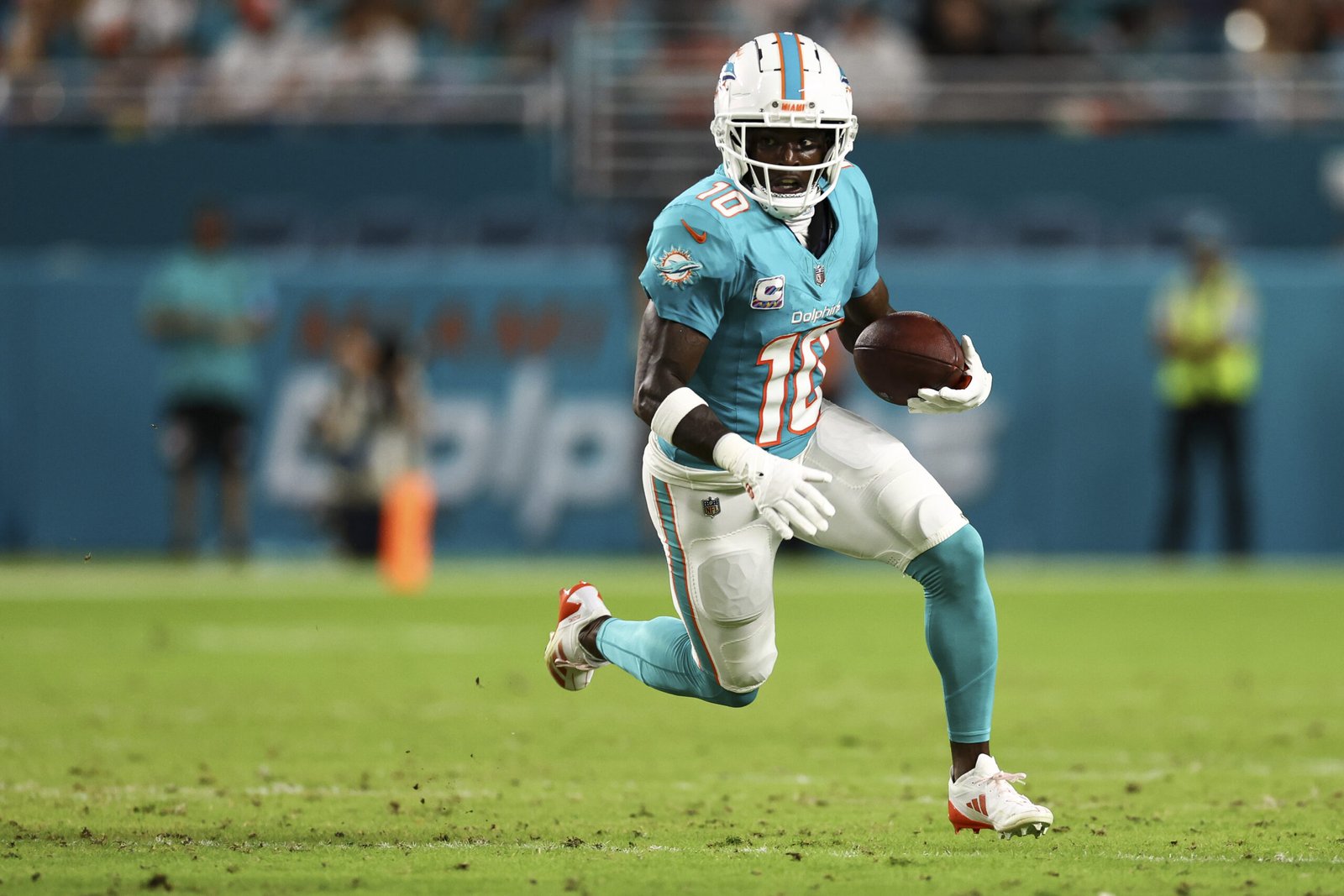 Dolphins star Tyreek Hill hints at a possible trade with the deadline looming