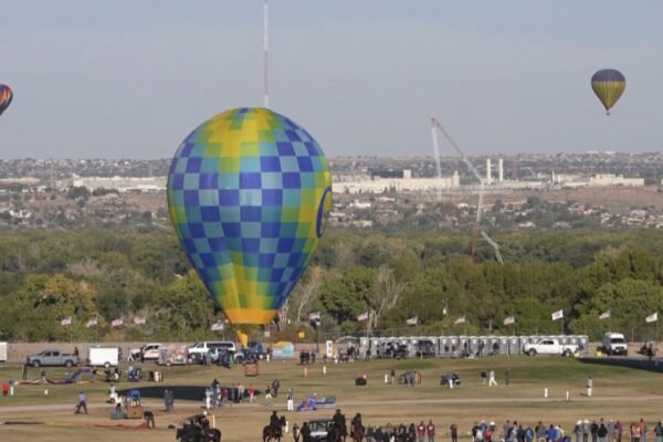 Hot air balloon radio tower collapses in Albuquerque during the festival