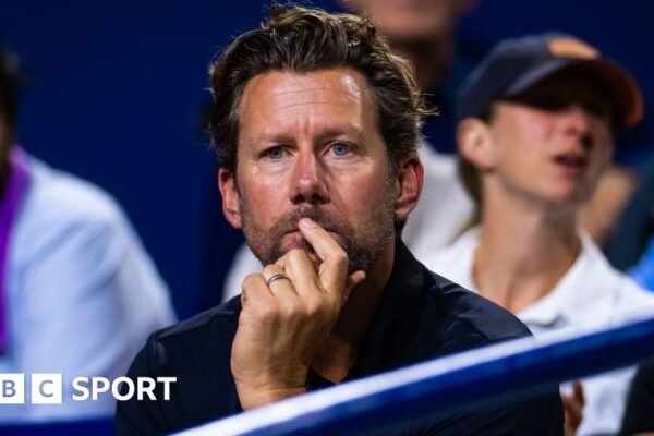 Iga Swiatek appoints Wim Wiesette, former coach of Naomi Osaka