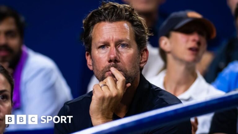 Iga Swiatek appoints Wim Wiesette, former coach of Naomi Osaka