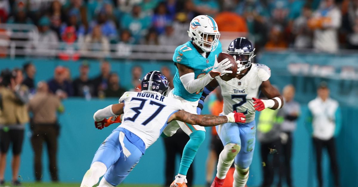 MNF: Tennessee Titans @ Miami Dolphins Live theme and game information