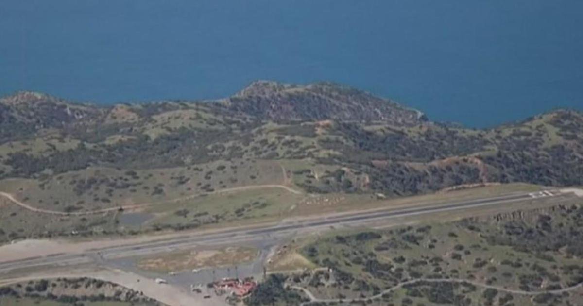 Plane crashes on Catalina Island, killing 5 people on board