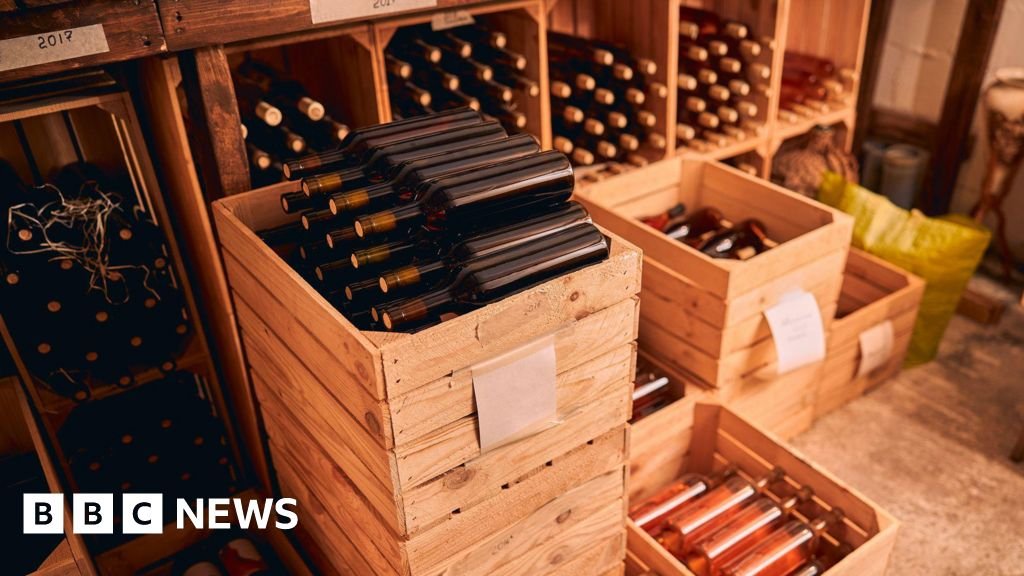 Police say a ring selling counterfeit wine has been busted in France and Italy