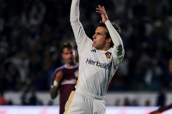 The Los Angeles Galaxy take on the Colorado Rapids and win the next round in the MLS playoffs