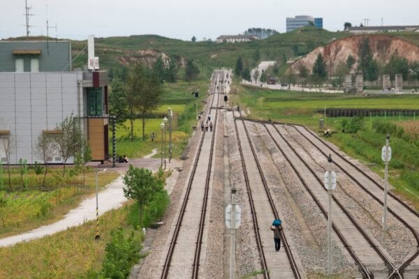 The North Korean army completely cuts off roads and railway lines to South Korea