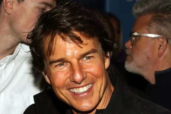 Tom Cruise 'faces death' by refusing to give up stunts