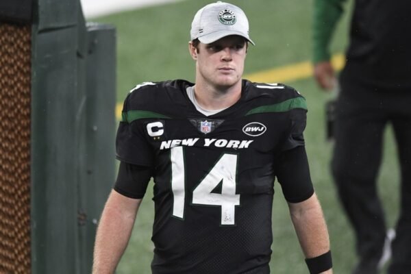 Vikings QB Sam Darnold takes the high road when discussing his former team