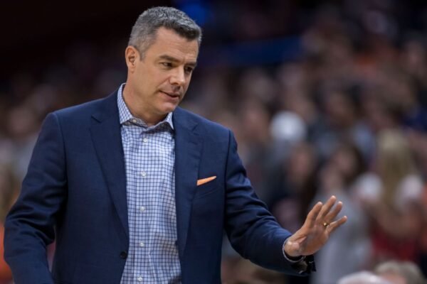 Virginia player Tony Bennett retires before the basketball season