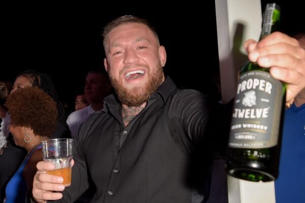 WWE Champion and Conor McGregor announce upcoming meeting: “See you soon”