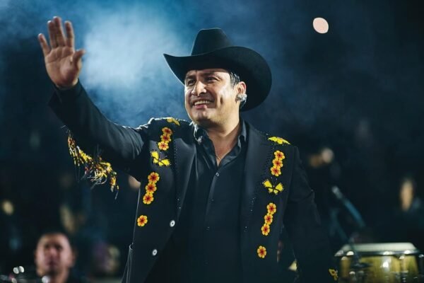 A famous Mexican singer has been allowed to perform in the United States after being investigated for his cartel ties