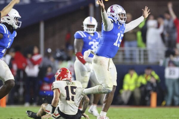 AP Top 25: Oregon State remains No. 1 with Big Ten taking 4 of the top 5; Georgia and Miami are among the top ten AP Top 25: Oregon State remains No. 1 with Big Ten taking 4 of the top 5; Georgia and Miami are among the top ten
