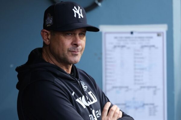 Aaron Boone joins Yankees group meeting with Juan Soto