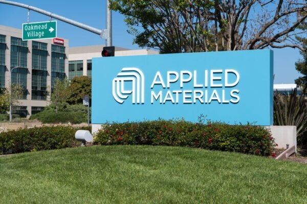 Applied Materials profits are imminent; These Most Accurate Analysts Revise Forecasts Before Earnings Announcement - Applied Mat (NASDAQ:AMAT)