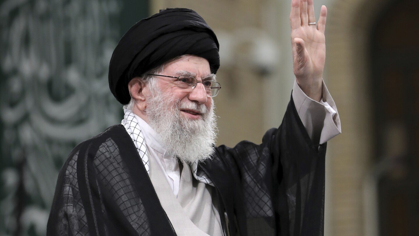 Ayatollah Ali Khamenei threatens Israel and the United States with a crushing response to the Israeli attack