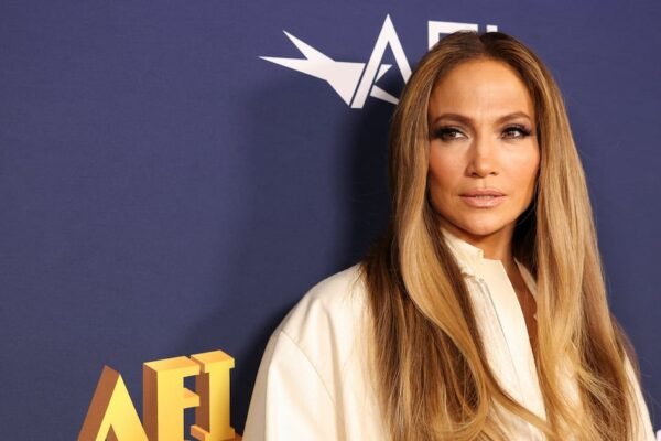 Jennifer Lopez drops her autograph after being asked about Diddy