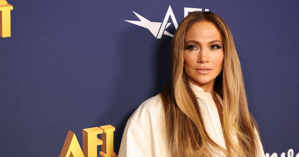 Jennifer Lopez drops her autograph after being asked about Diddy