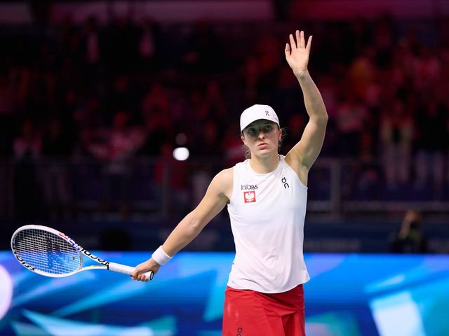 Swiatek doubles to lead Poland to victory