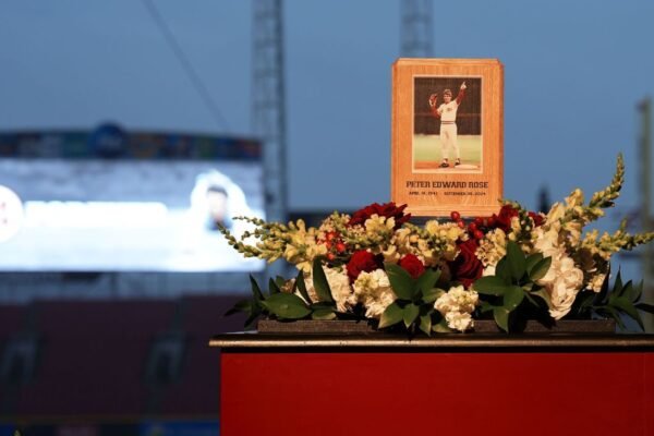 The Reds honor Pete Rose with a 14-hour visit to the stadium