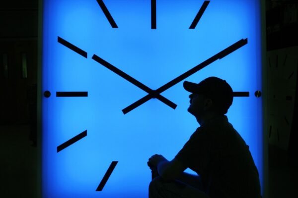 “Walking back” time: This is the time when daylight saving time ends